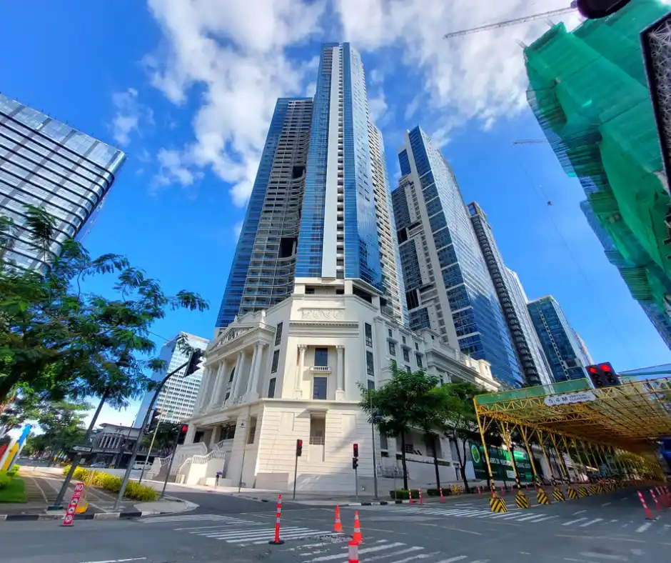 New 2BR Condo in Uptown Parksuites BGC